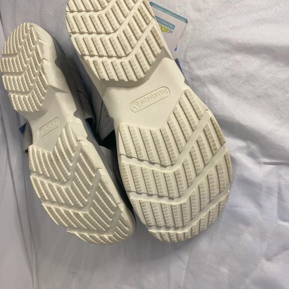 Baretraps Leella Gray Women's Sandals w/adjustable straps, Size 8M -New - Picture 4 of 5